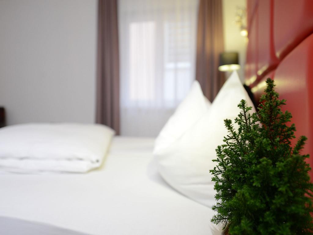 Land-Gut Hotel Zum Loewen Garni Marktheidenfeld Oda fotoğraf