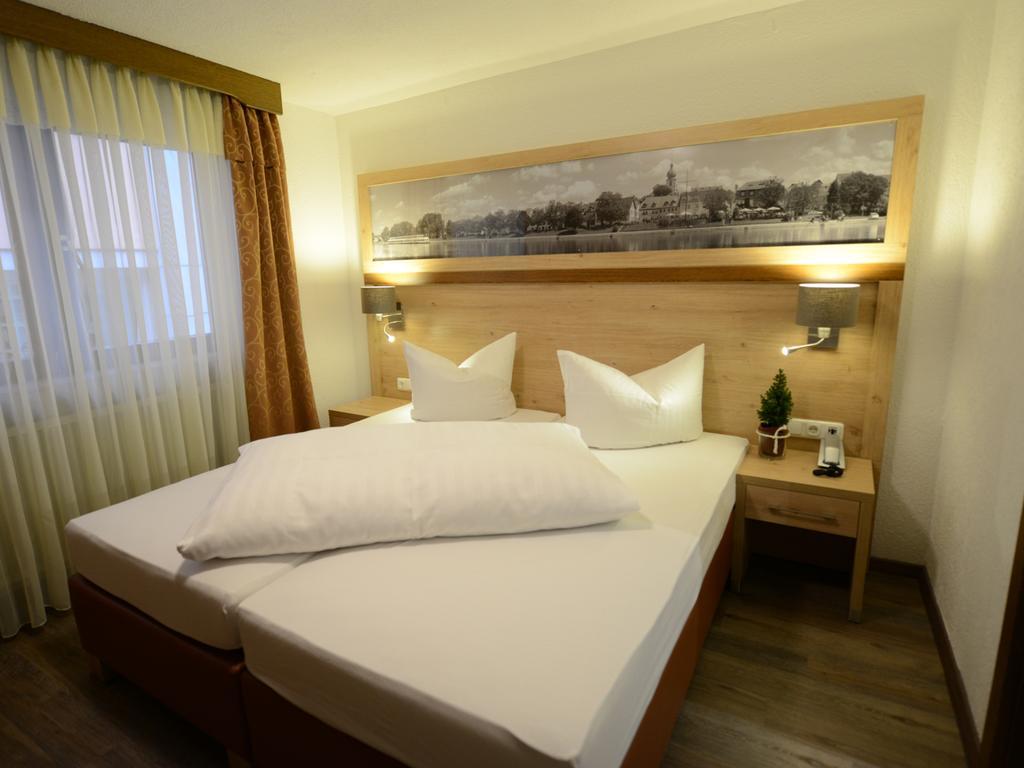 Land-Gut Hotel Zum Loewen Garni Marktheidenfeld Oda fotoğraf